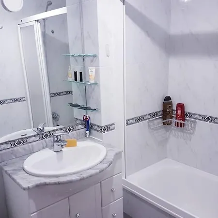 Διαμέρισμα Completo Con Parking Privado Y Wifi En San Roque *